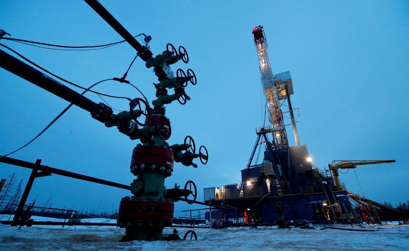 Цены на нефть снижаются на 6% по итогам недели из-за опасений о штамме дельта