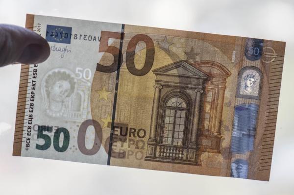 Доллар и евро незначительно меняются на «Московской бирже» в ходе торгов