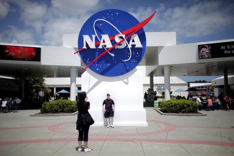 NASA приостановило работу со SpaceX из-за иска Безоса