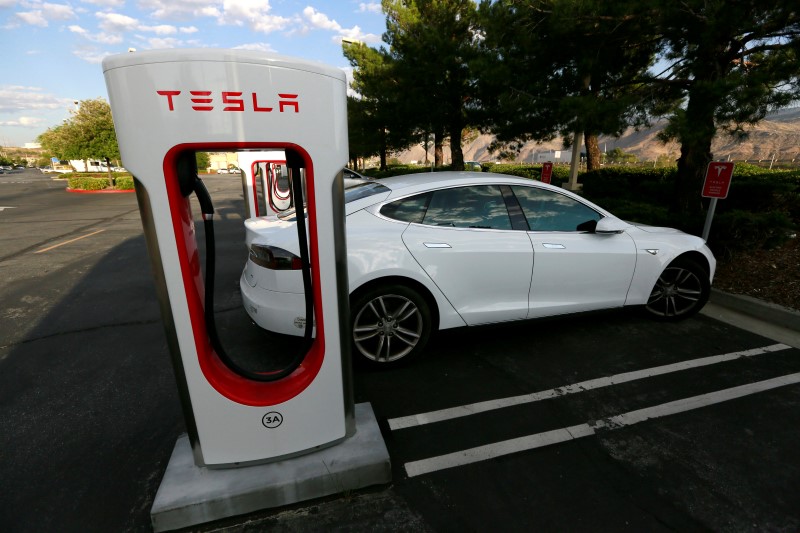 Популярность Tesla Model 3 и бонус Кука: новости к утру 27 августа