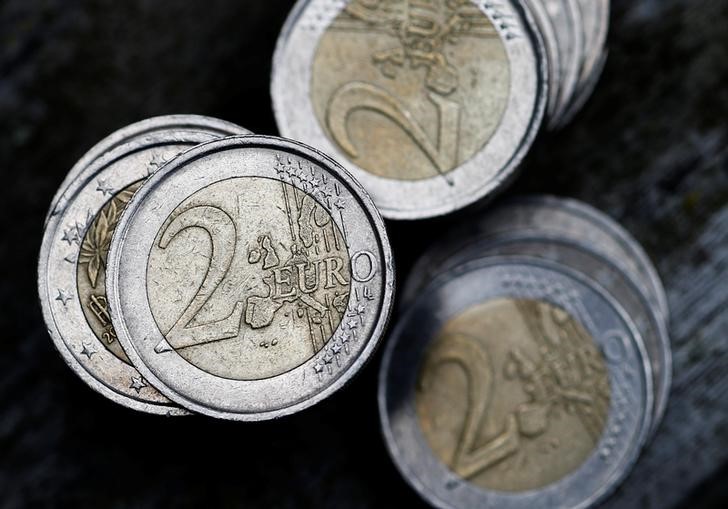 Средний курс евро со сроком расчетов «завтра» по итогам торгов составил 87,024 руб.
