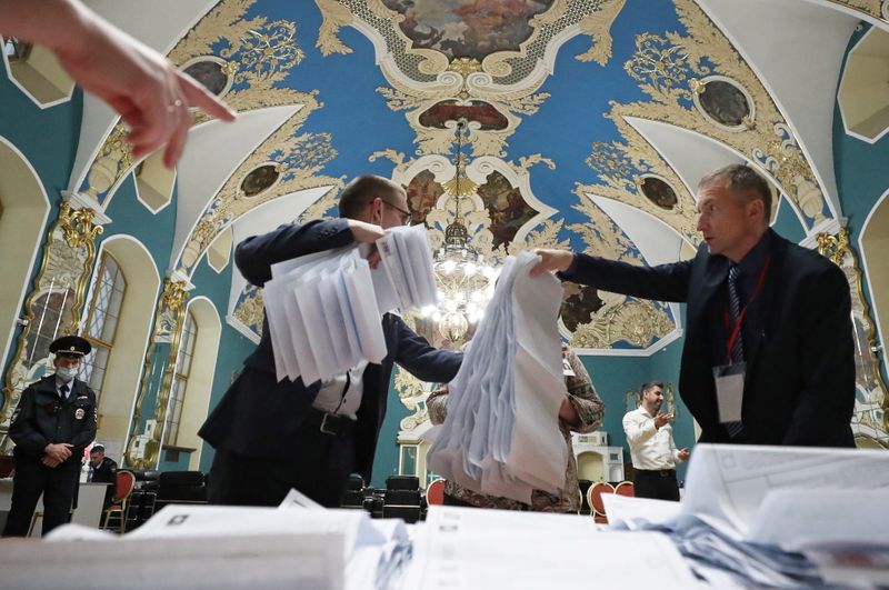 «Единая Россия» набирает под 50% на выборах в Думу, КПРФ идет второй с 19%