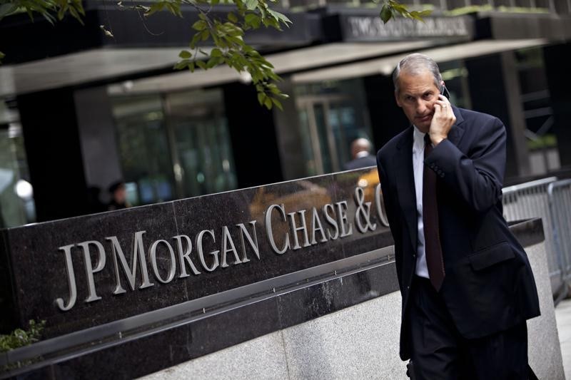 Инвесторам следует выкупать просадки, считает JPMorgan
