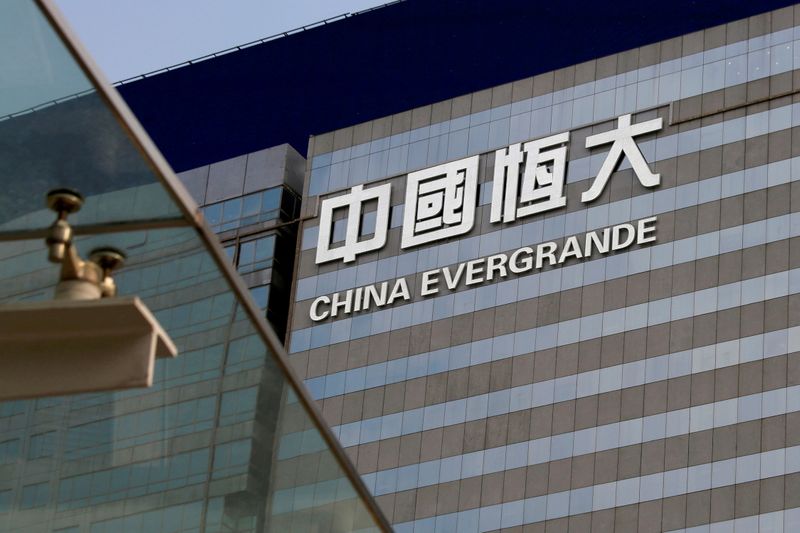 Китай подталкивает госкомпании к покупке активов Evergrande