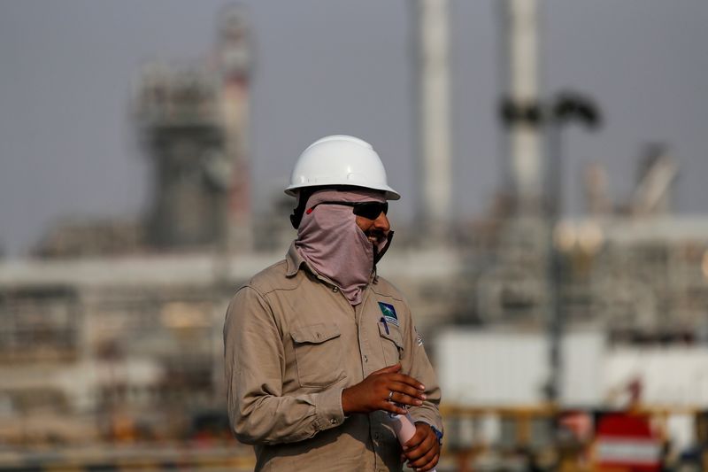 МНЕНИЕ-Снижение цен на саудовскую нефть для Азии говорит об опасениях о спросе