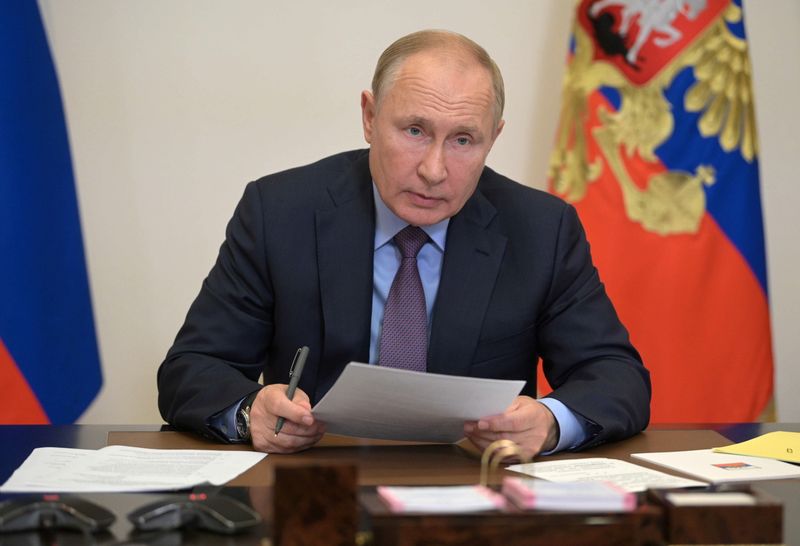 Путин сказал о «десятках заразившихся коронавирусом» в его окружении