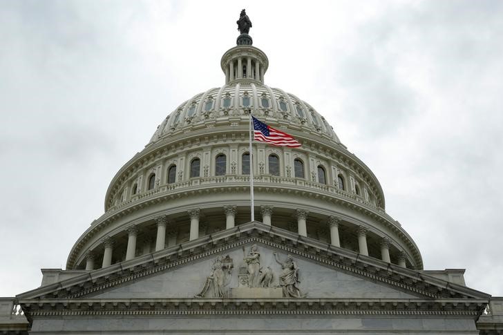 Сенат уладит вопрос с шатдауном, но угроза дефолта остается