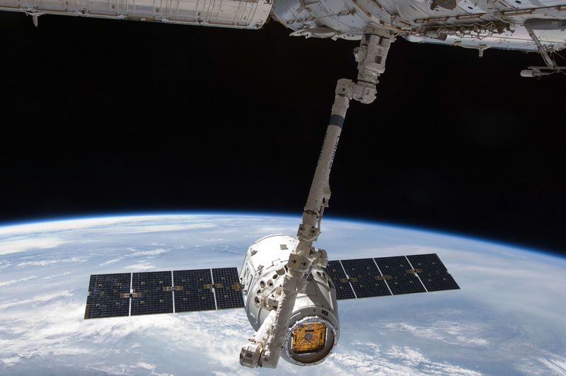 SpaceX запустит на орбиту новую группу спутников Starlink