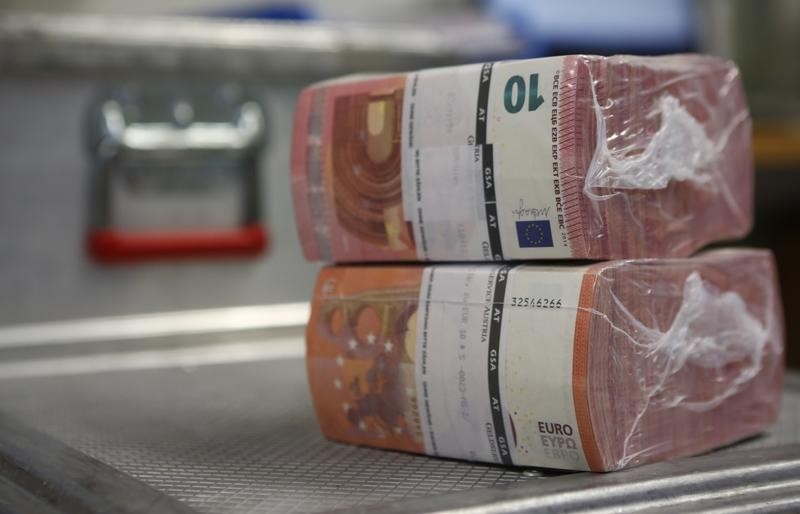 Доллар на «Московской бирже» торгуется на уровне 71,03 руб., евро — 82,25 руб.