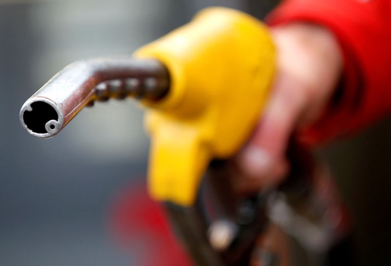 Нефть дешевеет вслед за падением цен на сырье в Китае