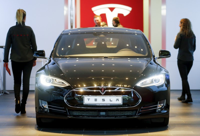 Tesla объявила о рекордной выручке и прибыли, акции снижаются