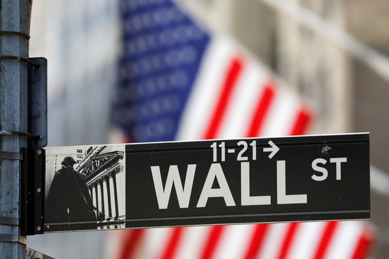 Уолл-стрит перешла к снижению из-за опасений по поводу потолка госдолга США
