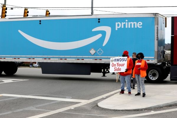 Рабочие складов Amazon в Алабаме получат еще один шанс проголосовать за объединение в профсоюзы