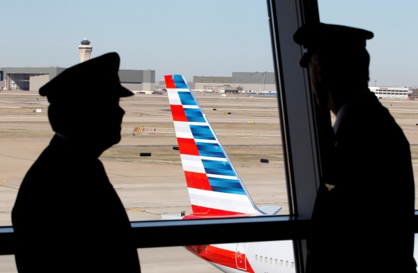 Профсоюз пилотов American Airlines отказался от выплаты отпускных бонусов и добивается постоянных изменений