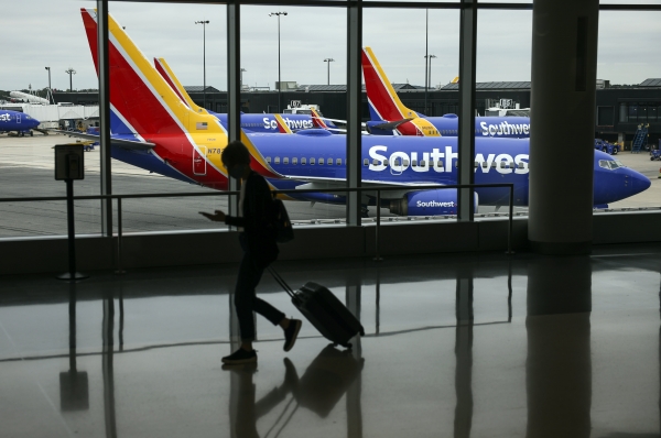 Southwest Airlines приносит извинения за отмену рейсов, сообщает, что объемы операций стабилизируются
