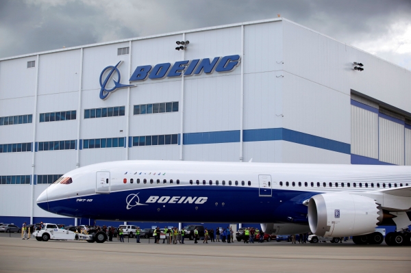 В октябре Boeing поставил 27 самолетов, авиакомпании все еще ждут новых Dreamliner