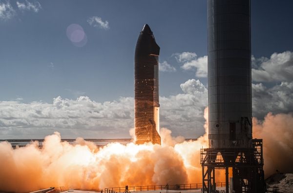 Илон Маск говорит, что SpaceX « надеется '' запустить первый орбитальный полет Starship в январе