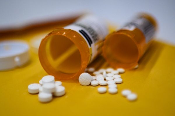 Жюри считает, что CVS, Walgreens и Walmart ответственны за роль в опиоидном кризисе.