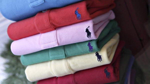 Будущее легендарной рубашки-поло Ральфа Лорена и розничной торговли может заключаться в раскрашивании вашей собственной одежды в магазине.