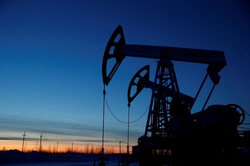 Цены на нефть снижаются на фоне ухудшения прогноза ОПЕК в отношении спроса