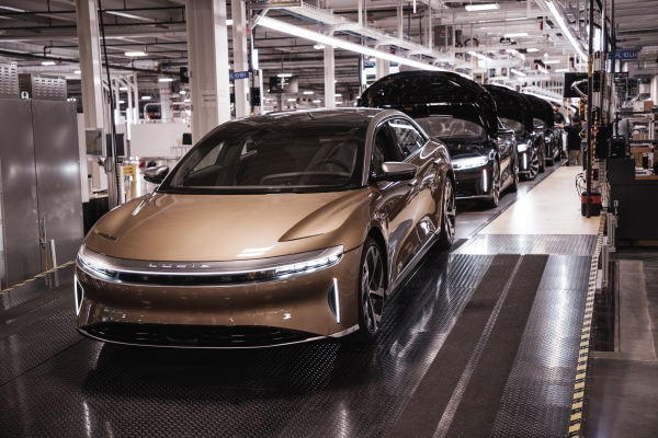 Акции стартапа электромобилей Lucid растут после того, как руководители подтвердили новые оговорки, производство автомобилей в 2022 году