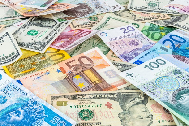 Доллар растет в начале торгов на «Московской бирже»