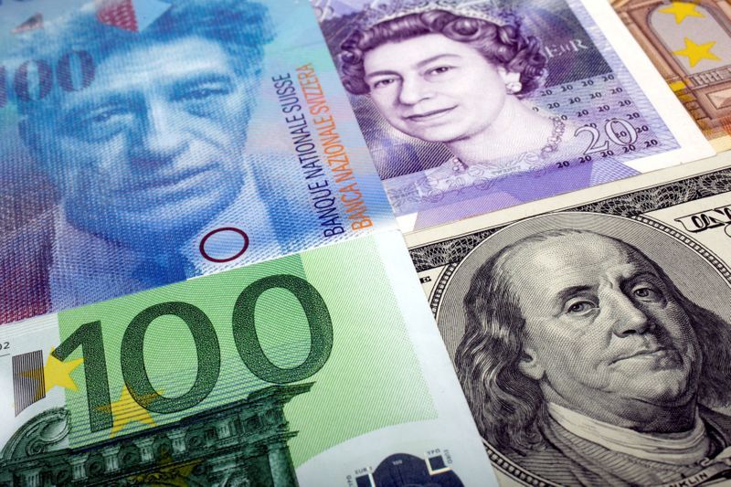 Евро обновил минимум 16 мес с объявлением локдауна в Австрии, доллар в плюсе