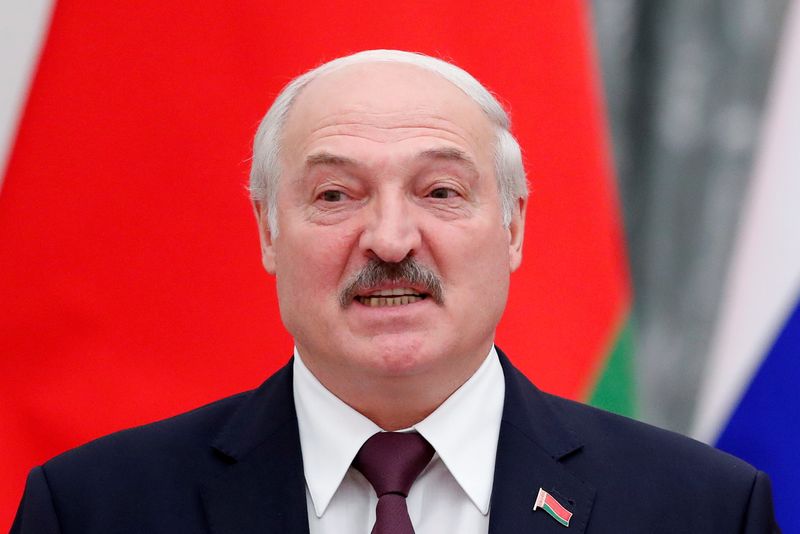 Лукашенко пригрозил остановить транзит газа через Белоруссию в ответ на санкции ЕС