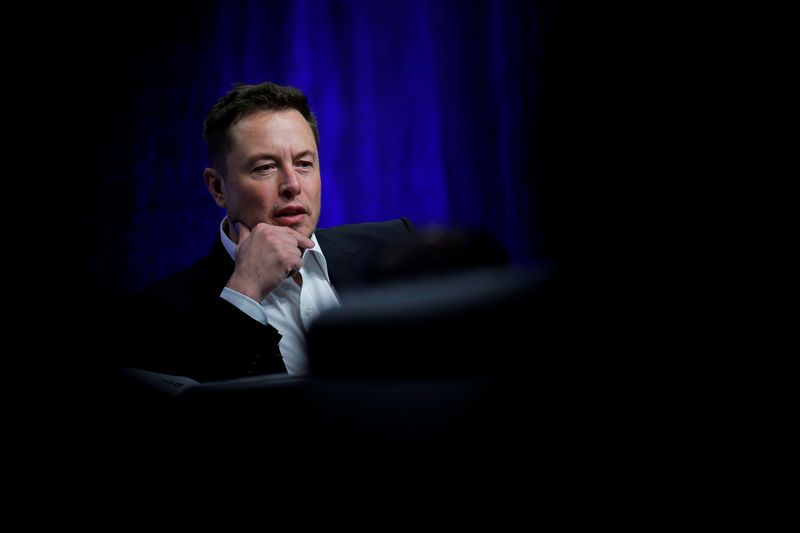 Маск продал акции Tesla еще на $930 млн