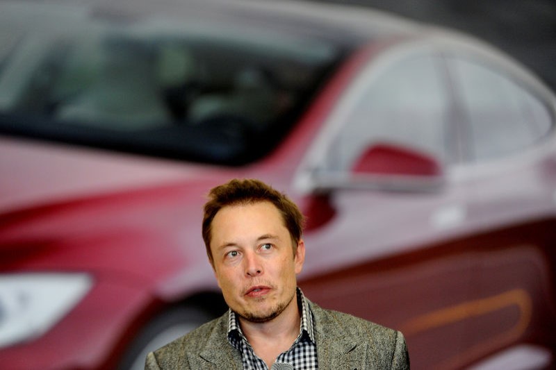 Маск запустил распродажу акций Tesla