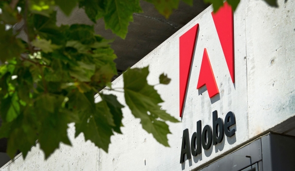 Акции, которые делают самые большие движения в полдень: Adobe, Airbnb, AT&T, Robinhood, Novartis и другие.