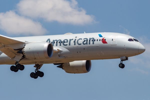 American Airlines сокращает 2022 международных рейса из-за задержки Boeing Dreamliner