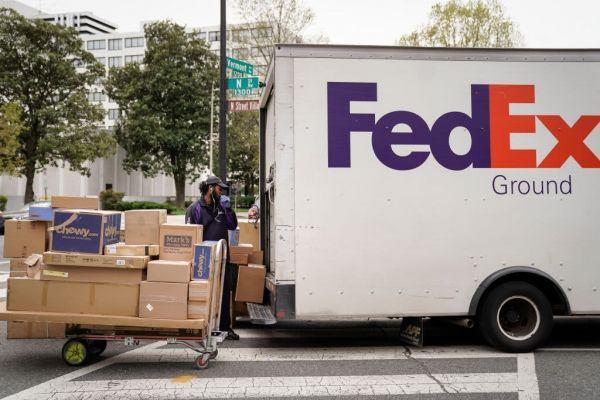 JPMorgan называет FedEx лучшим выбором на 2022 год и видит почти 30% -ный потенциал роста складских запасов.