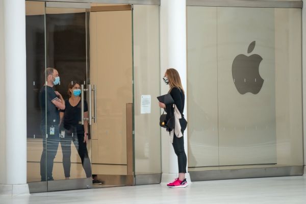Apple временно закрывает три магазина в связи с ростом числа случаев заражения коронавирусом