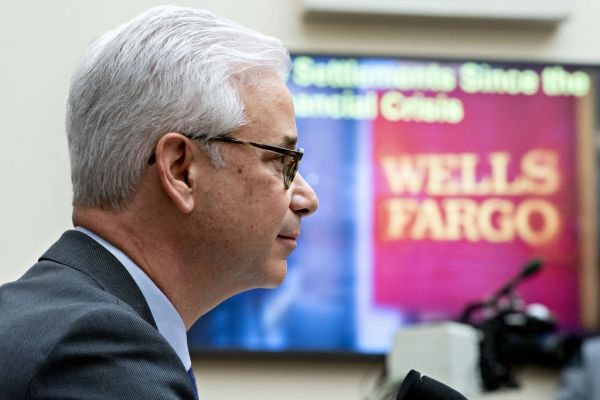Wells Fargo видит, что дефолты заемщиков начинают расти с низких уровней, достигнутых во время пандемии