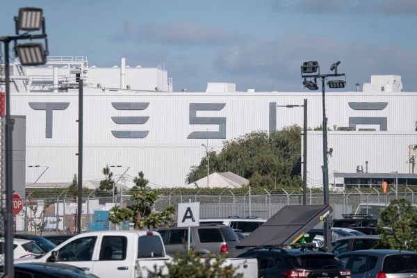 Сообщается о подозрительной смерти на стоянке Tesla во Фремонте, Калифорния