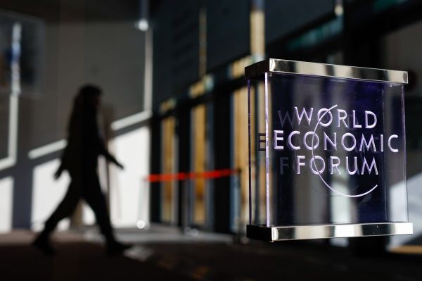 Всемирный экономический форум откладывает встречу в Давосе по вопросу о неопределенности Covid