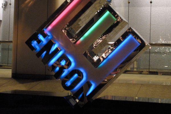 Спустя двадцать лет после грандиозного банкротства Enron оставляет сложное наследие