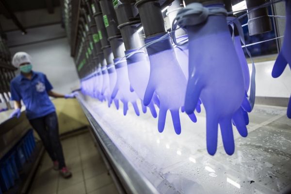 Акции крупнейшего в мире производителя медицинских перчаток свели на нет большую часть доходов Covid