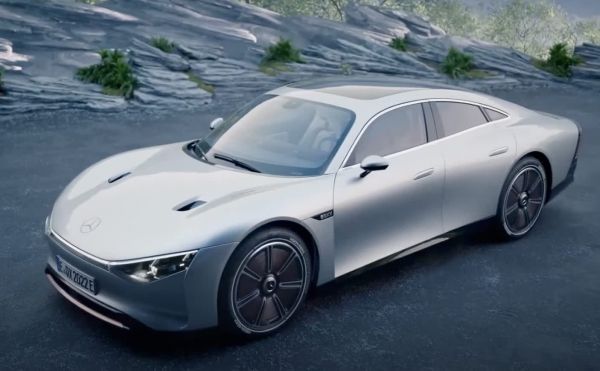 Daimler заявляет, что его концептуальный электромобиль имеет запас хода более 621 миль и солнечную батарею на крыше