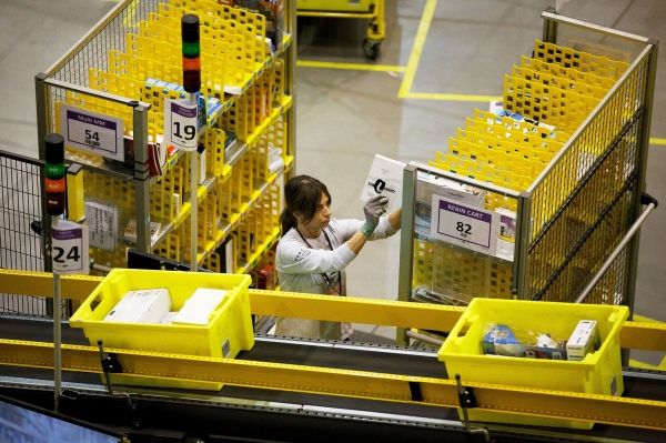 Amazon сокращает оплачиваемый отпуск Covid для работников после изменений в руководстве CDC