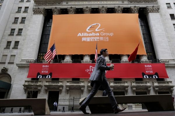 Акции, совершающие самые большие движения в полдень: Alibaba, Apple, Robinhood и другие