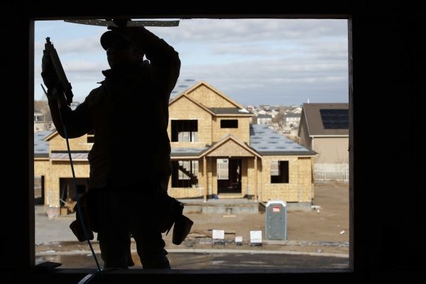 Ожидания строителей жилья резко падают из-за роста ставок по ипотечным кредитам