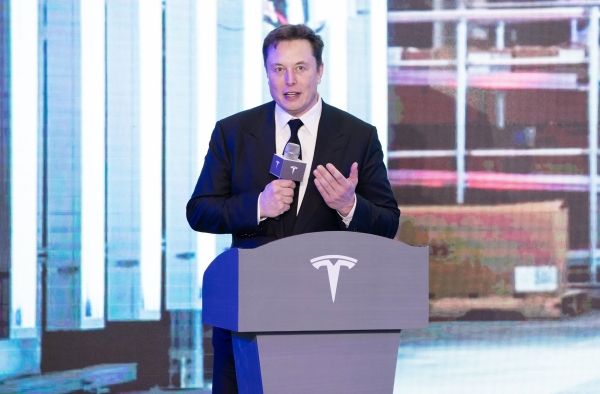 Tesla повышает цены на автомобили в США и Китае после того, как генеральный директор Илон Маск предупредил об инфляционном давлении