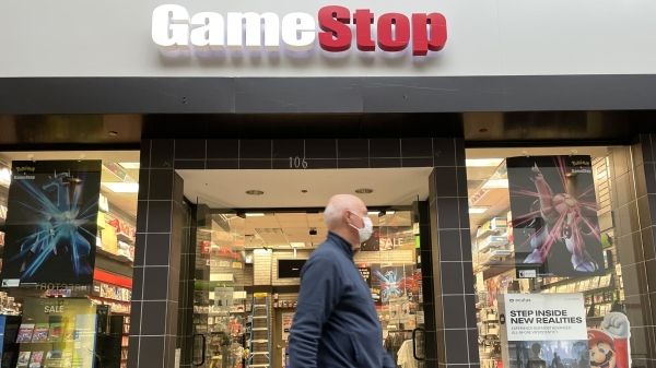 Акции GameStop падают, так как ритейлер сообщает об убытках в праздничный квартал и заявляет, что запустит торговую площадку NFT