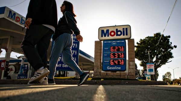 Цены на бензин в некоторых частях страны достигают 6 долларов, а летний автомобильный сезон еще не наступил.