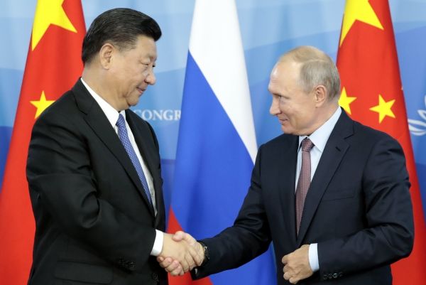 Насколько Китай может и будет ли помогать России, когда ее экономика рушится?