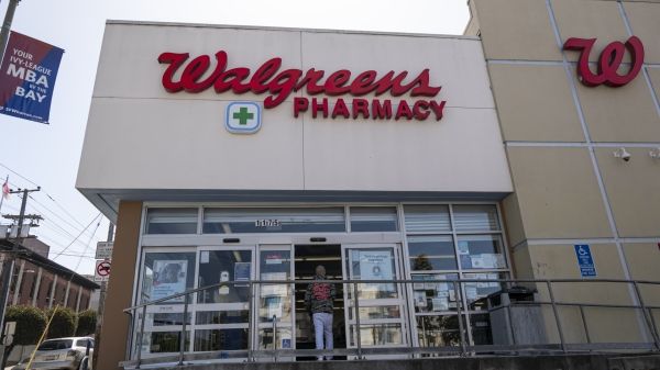 Walgreens превзошла ожидания по доходам после того, как спрос на тесты и бустеры, подпитываемый омикронами, увеличил продажи