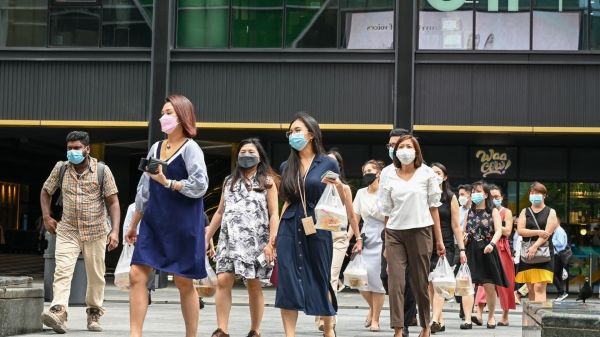 Сингапур ослабит меры Covid; падает открытый маска мандат