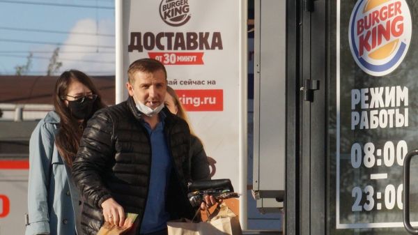 Партнер Burger King в России отказывается закрывать 800 заведений, так как сеть быстрого питания готовится к продаже